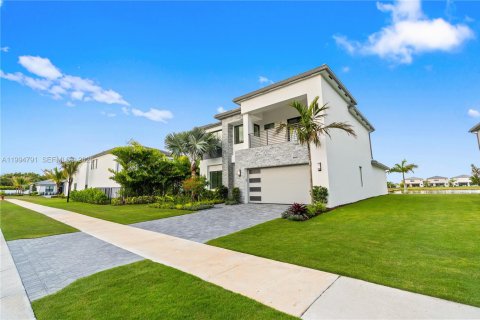House in Boca Raton, Florida 4 bedrooms, 303.14 sq.m. № 2058789 - photo 5