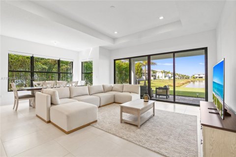 House in Boca Raton, Florida 4 bedrooms, 303.14 sq.m. № 2058789 - photo 18