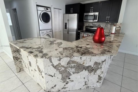 Casa en venta en Miami, Florida, 3 dormitorios, 114.83 m2 № 2003722 - foto 11