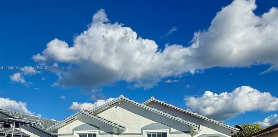 Casa en Miami, Florida 3 dormitorios, 114.83 m2 № 2003722