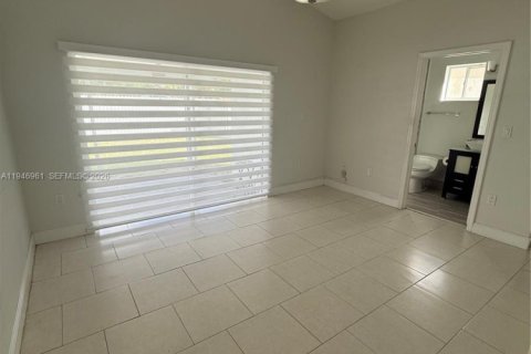 Casa en venta en Miami, Florida, 3 dormitorios, 114.83 m2 № 2003722 - foto 15