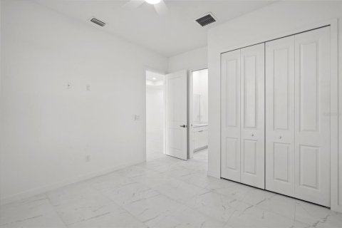 Снять в аренду виллу или дом в Кейп-Корал, Флорида 3 комнаты, 176.89м2, № 1591925 - фото 16