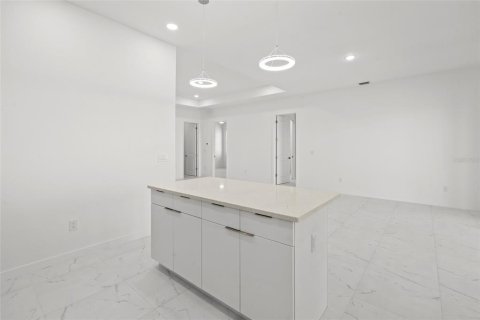Villa ou maison à louer à Cape Coral, Floride: 4 chambres, 176.89 m2 № 1591925 - photo 9