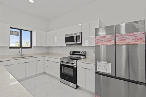 Снять в аренду виллу или дом в Кейп-Корал, Флорида 3 комнаты, 176.89м2, № 1591925 - фото 8
