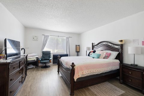 Снять в аренду кондоминиум в Уэстон, Флорида 3 спальни, 116.69м2, № 1954681 - фото 10