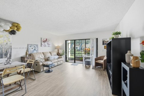 Снять в аренду кондоминиум в Уэстон, Флорида 3 спальни, 116.69м2, № 1954681 - фото 7