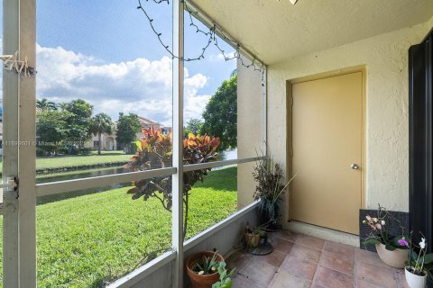 Снять в аренду кондоминиум в Уэстон, Флорида 3 спальни, 116.69м2, № 1954681 - фото 17