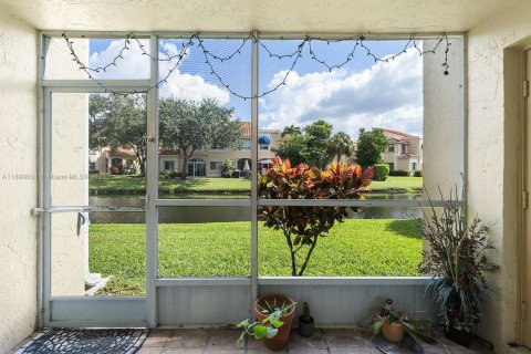 Снять в аренду кондоминиум в Уэстон, Флорида 3 спальни, 116.69м2, № 1954681 - фото 18