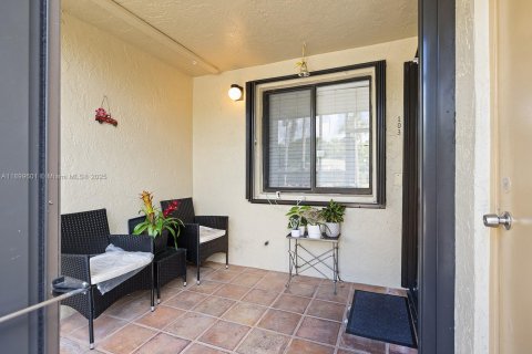 Снять в аренду кондоминиум в Уэстон, Флорида 3 спальни, 116.69м2, № 1954681 - фото 16