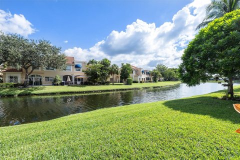 Снять в аренду кондоминиум в Уэстон, Флорида 3 спальни, 116.69м2, № 1954681 - фото 19