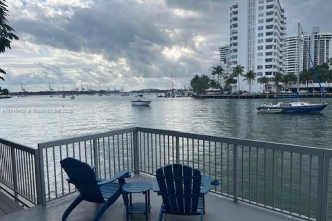 Condo in Miami Beach, Florida, 1 bedroom  № 1869954 - photo 17