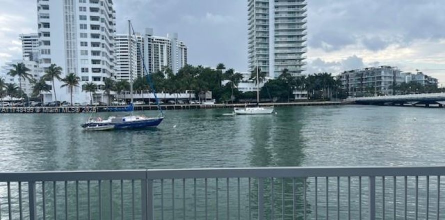 Condo in Miami Beach, Florida, 1 bedroom  № 1869954