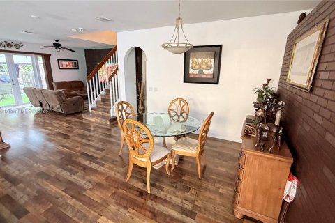 Купить виллу или дом в Пемброк-Пайнс, Флорида 4 спальни, 231.14м2, № 1951390 - фото 16