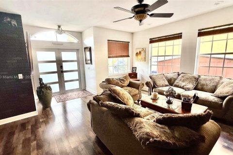 Купить виллу или дом в Пемброк-Пайнс, Флорида 4 спальни, 231.14м2, № 1951390 - фото 18