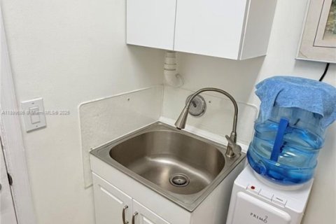 Купить виллу или дом в Пемброк-Пайнс, Флорида 4 спальни, 231.14м2, № 1951390 - фото 27