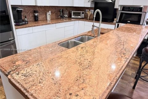 Купить виллу или дом в Пемброк-Пайнс, Флорида 4 спальни, 231.14м2, № 1951390 - фото 30