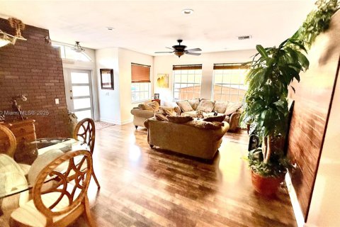 Купить виллу или дом в Пемброк-Пайнс, Флорида 4 спальни, 231.14м2, № 1951390 - фото 19