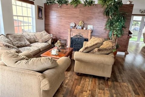 Купить виллу или дом в Пемброк-Пайнс, Флорида 4 спальни, 231.14м2, № 1951390 - фото 13