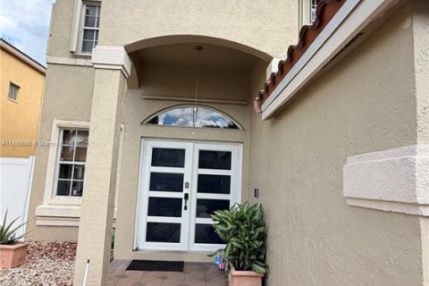 Купить виллу или дом в Пемброк-Пайнс, Флорида 4 спальни, 231.14м2, № 1951390 - фото 11