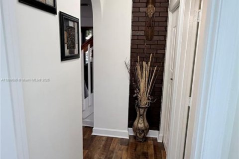 Купить виллу или дом в Пемброк-Пайнс, Флорида 4 спальни, 231.14м2, № 1951390 - фото 24