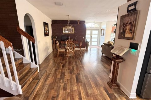 Купить виллу или дом в Пемброк-Пайнс, Флорида 4 спальни, 231.14м2, № 1951390 - фото 23