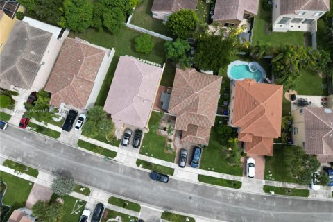 Купить виллу или дом в Пемброк-Пайнс, Флорида 4 спальни, 231.14м2, № 1951390 - фото 5