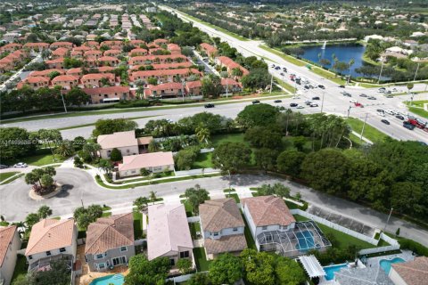 Купить виллу или дом в Пемброк-Пайнс, Флорида 4 спальни, 231.14м2, № 1951390 - фото 4