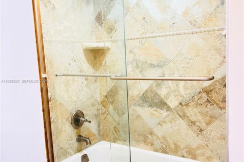 Купить кондоминиум в Авентура, Флорида 2 спальни, 121.98м2, № 2273952 - фото 21
