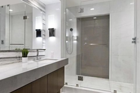 Condo in Sunny Isles Beach, Florida, 4 bedrooms  № 1948729 - photo 14