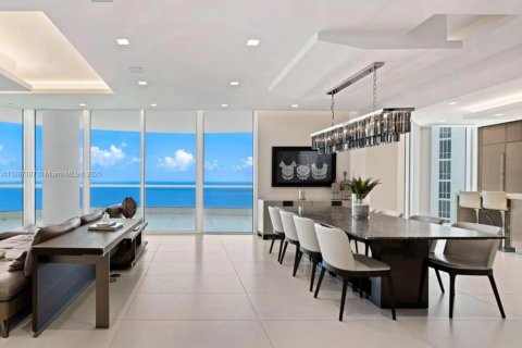 Condo in Sunny Isles Beach, Florida, 4 bedrooms  № 1948729 - photo 1
