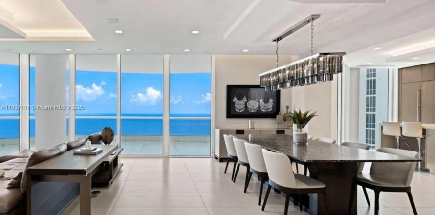 Condo à Sunny Isles Beach, Floride, 4 chambres  № 1948729