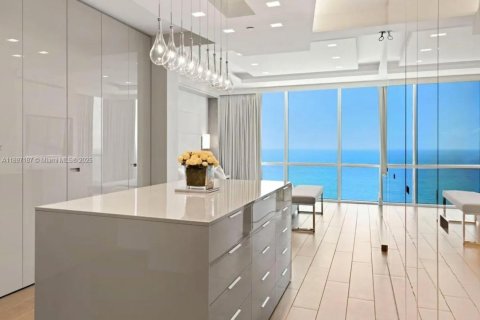 Condo in Sunny Isles Beach, Florida, 4 bedrooms  № 1948729 - photo 11