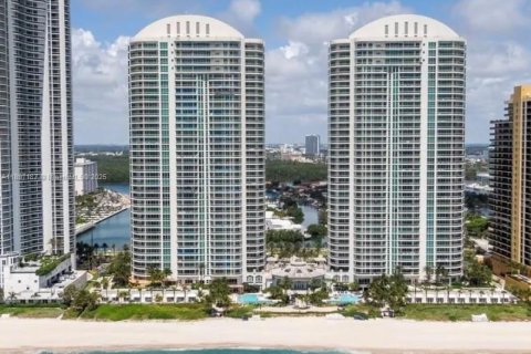 Condo in Sunny Isles Beach, Florida, 4 bedrooms  № 1948729 - photo 18