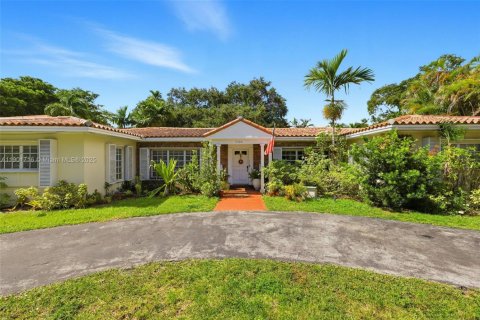 Casa en alquiler en Coral Gables, Florida, 2 dormitorios, 290.69 m2 № 1953228 - foto 1