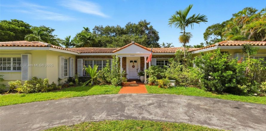 Casa en Coral Gables, Florida 2 dormitorios, 290.69 m2 № 1953228