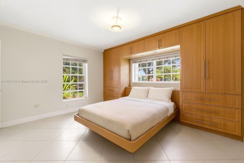 Casa en alquiler en Coral Gables, Florida, 2 dormitorios, 290.69 m2 № 1953228 - foto 6