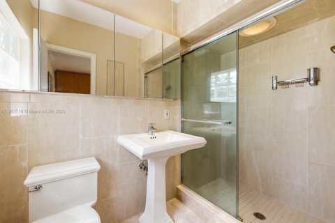 Casa en alquiler en Coral Gables, Florida, 2 dormitorios, 290.69 m2 № 1953228 - foto 7