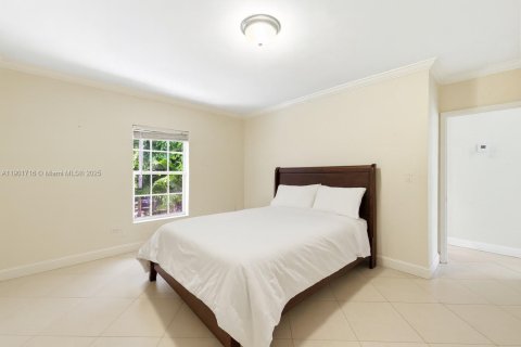 Casa en alquiler en Coral Gables, Florida, 2 dormitorios, 290.69 m2 № 1953228 - foto 8