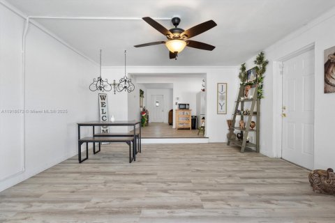 House in Fort Lauderdale, Florida 3 bedrooms, 140.56 sq.m. № 1974106 - photo 8