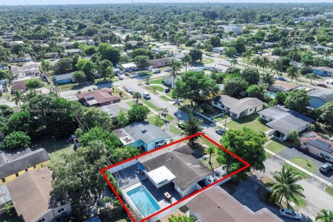 House in Fort Lauderdale, Florida 3 bedrooms, 140.56 sq.m. № 1974106 - photo 15