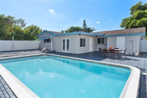 House in Fort Lauderdale, Florida 3 bedrooms, 140.56 sq.m. № 1974106 - photo 11