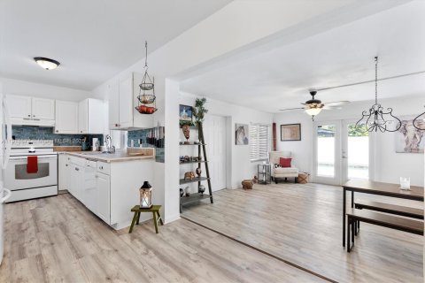 House in Fort Lauderdale, Florida 3 bedrooms, 140.56 sq.m. № 1974106 - photo 4