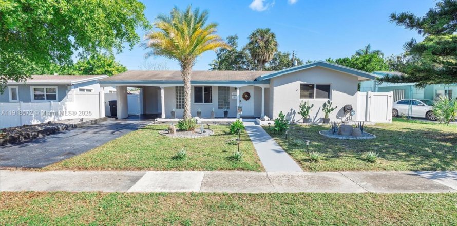 House in Fort Lauderdale, Florida 3 bedrooms, 140.56 sq.m. № 1974106