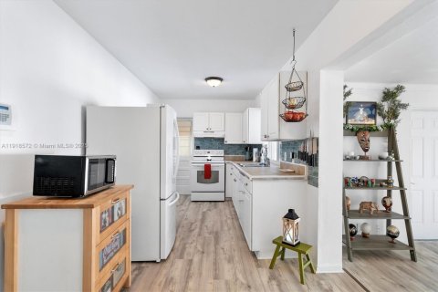 House in Fort Lauderdale, Florida 3 bedrooms, 140.56 sq.m. № 1974106 - photo 5