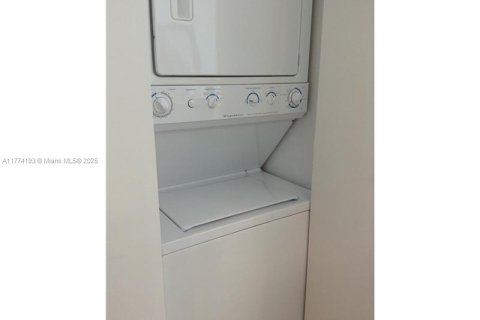 Copropriété à vendre à Miami, Floride: 2 chambres, 88.07 m2 № 1692716 - photo 5