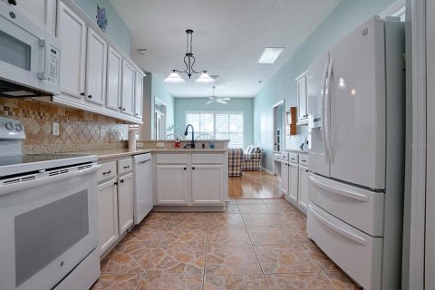 House in Leesburg, Florida 2 bedrooms, 204.76 sq.m. № 2323168 - photo 13