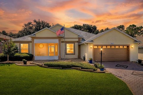 House in Leesburg, Florida 2 bedrooms, 204.76 sq.m. № 2323168