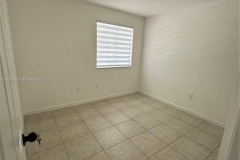 Townhouse in Homestead, Florida 3 bedrooms, 120.96 sq.m. № 1923063 - photo 13