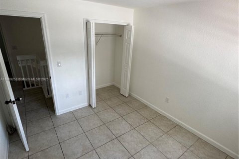 Townhouse in Homestead, Florida 3 bedrooms, 120.96 sq.m. № 1923063 - photo 15
