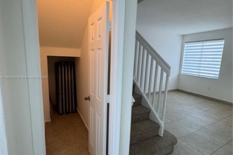 Touwnhouse à louer à Homestead, Floride: 3 chambres, 120.96 m2 № 1923063 - photo 4